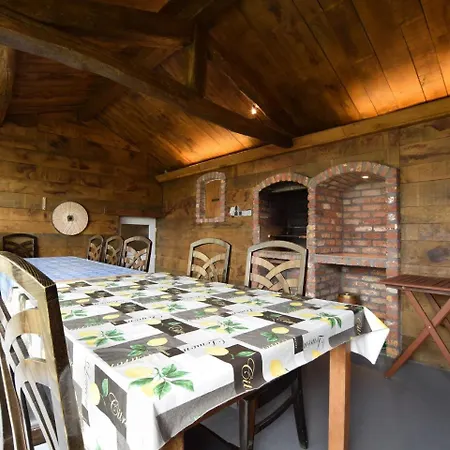 Lovely Spot With Plenty Of Outdoor Space * Lavaselle